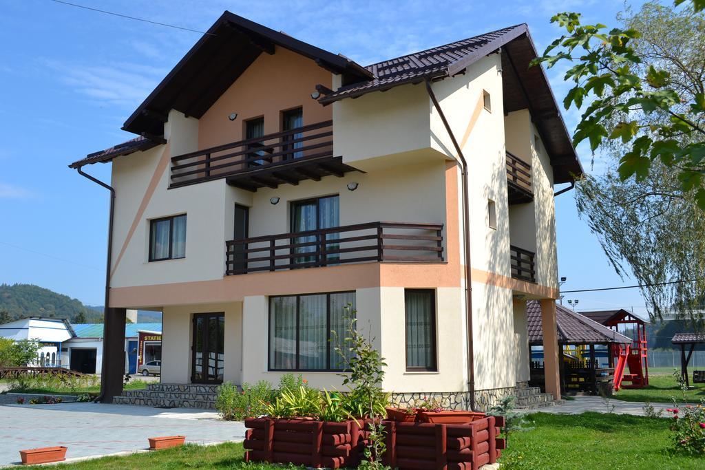 Casa Arinis Hotel Gura Humorului Exterior photo