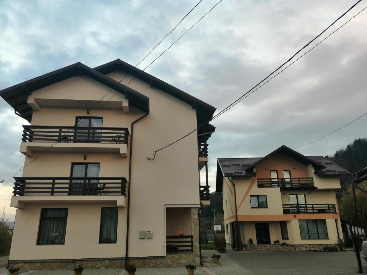 Casa Arinis Hotel Gura Humorului Exterior photo
